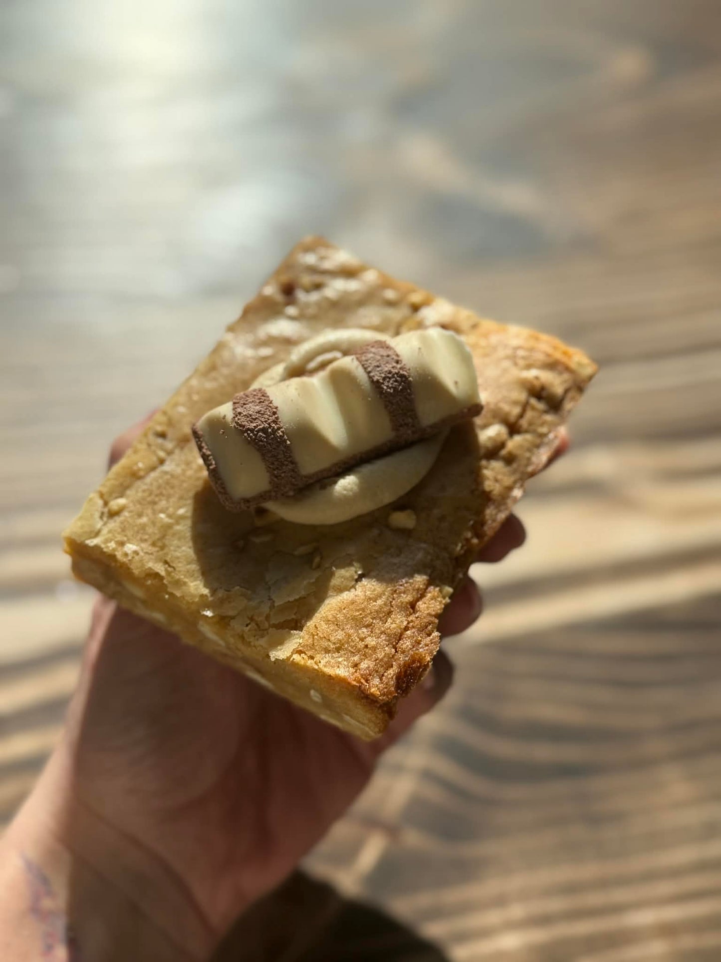 Bueno Blondie